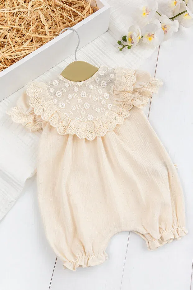 Детский комбинезон для девочек с кружевной отделкой Babymod, Cream