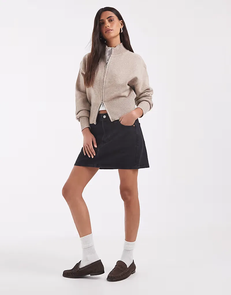 Мини-юбка из культового денима Levi's, выцветшего, черный — фото 2