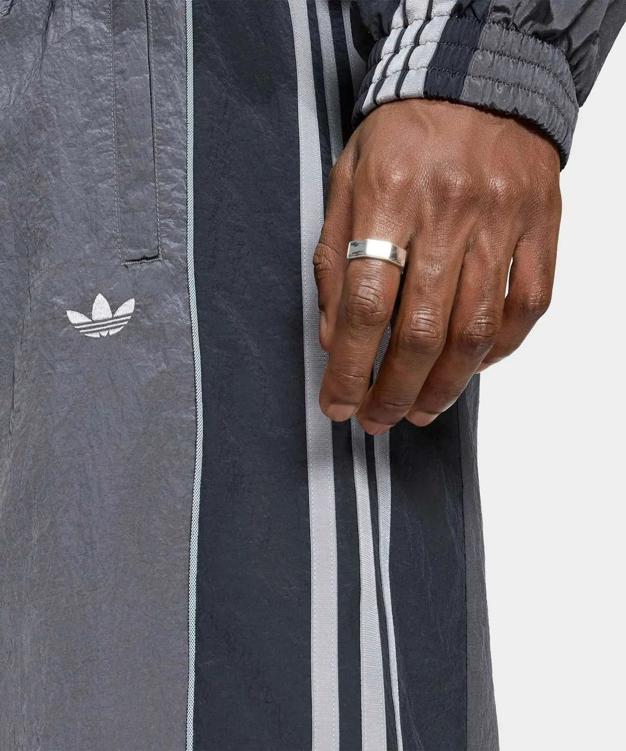Мужские спортивные брюки свободного кроя с застежкой-молнией Adilenium Season 5 Track Pants Adidas, Black — фото 3