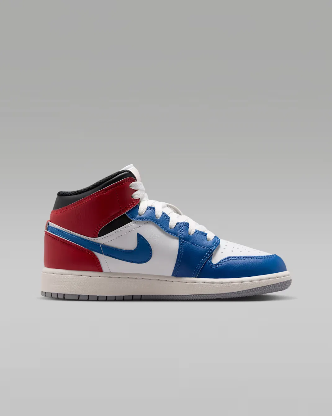 Кроссовки для детей постарше Air Jordan 1 Mid, True Blue/Varsity Red/Black/Summit White — фото 3