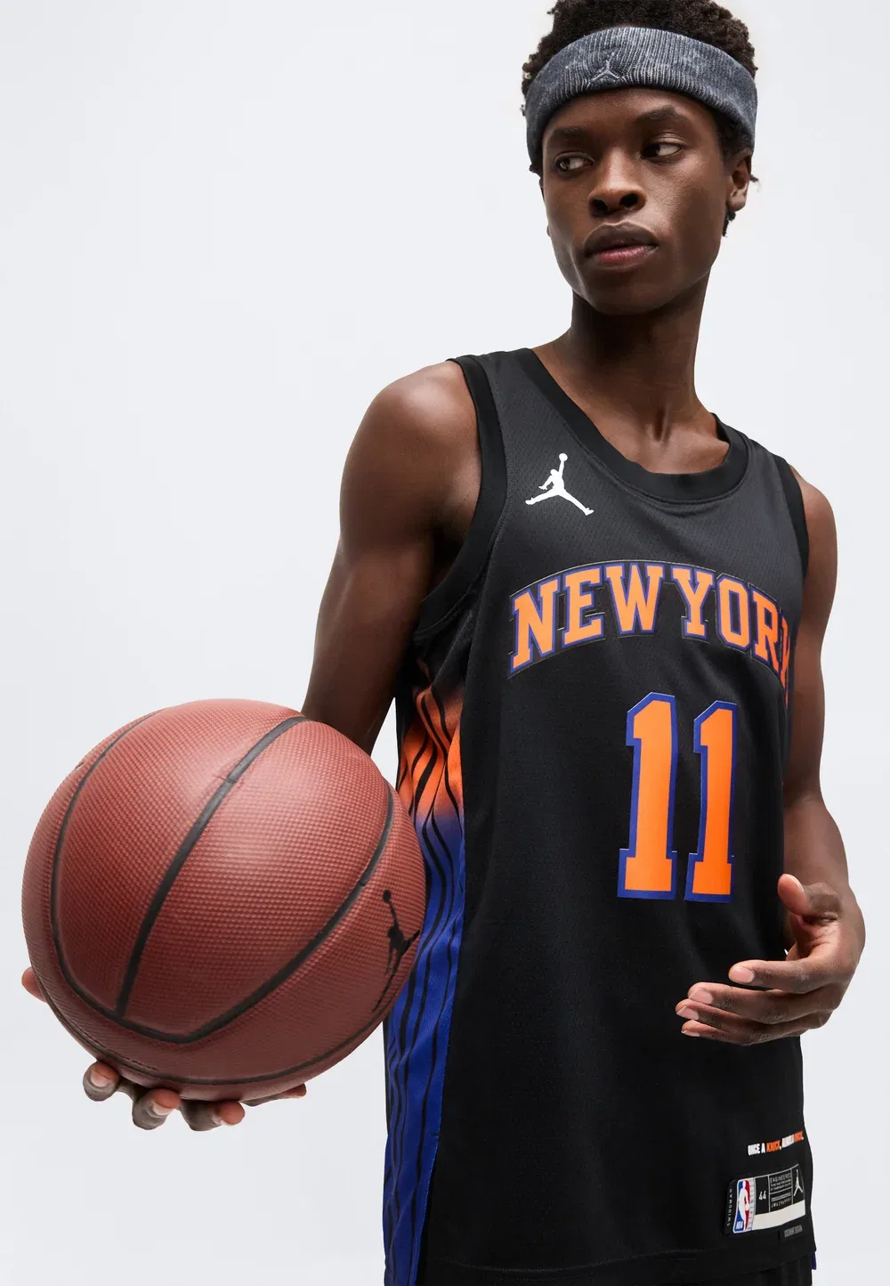Футболка New York Knicks 2025/26 Statement Edition с изображением Джалена Брансона - клубная форма Nike Performance, Black — фото 4