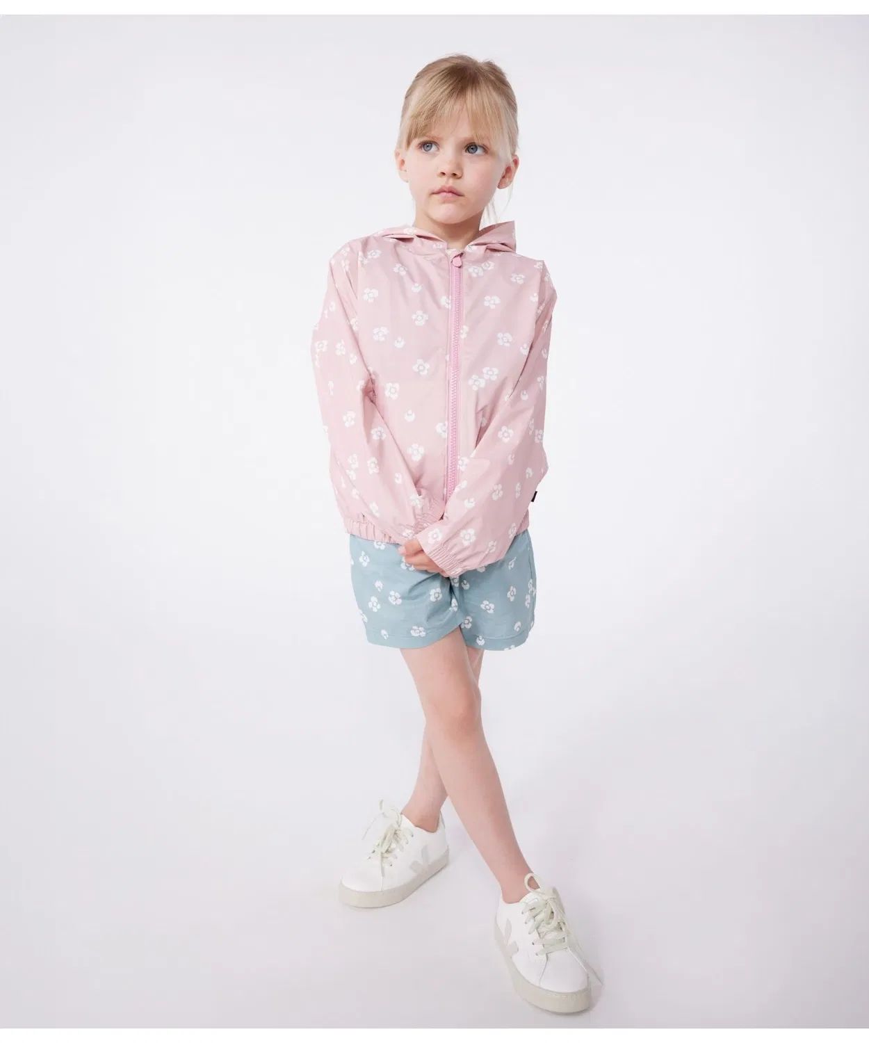 Детская куртка-ветровка с цветочным принтом, модель Windbreaker PETIT BATEAU, White/Pink — фото 3