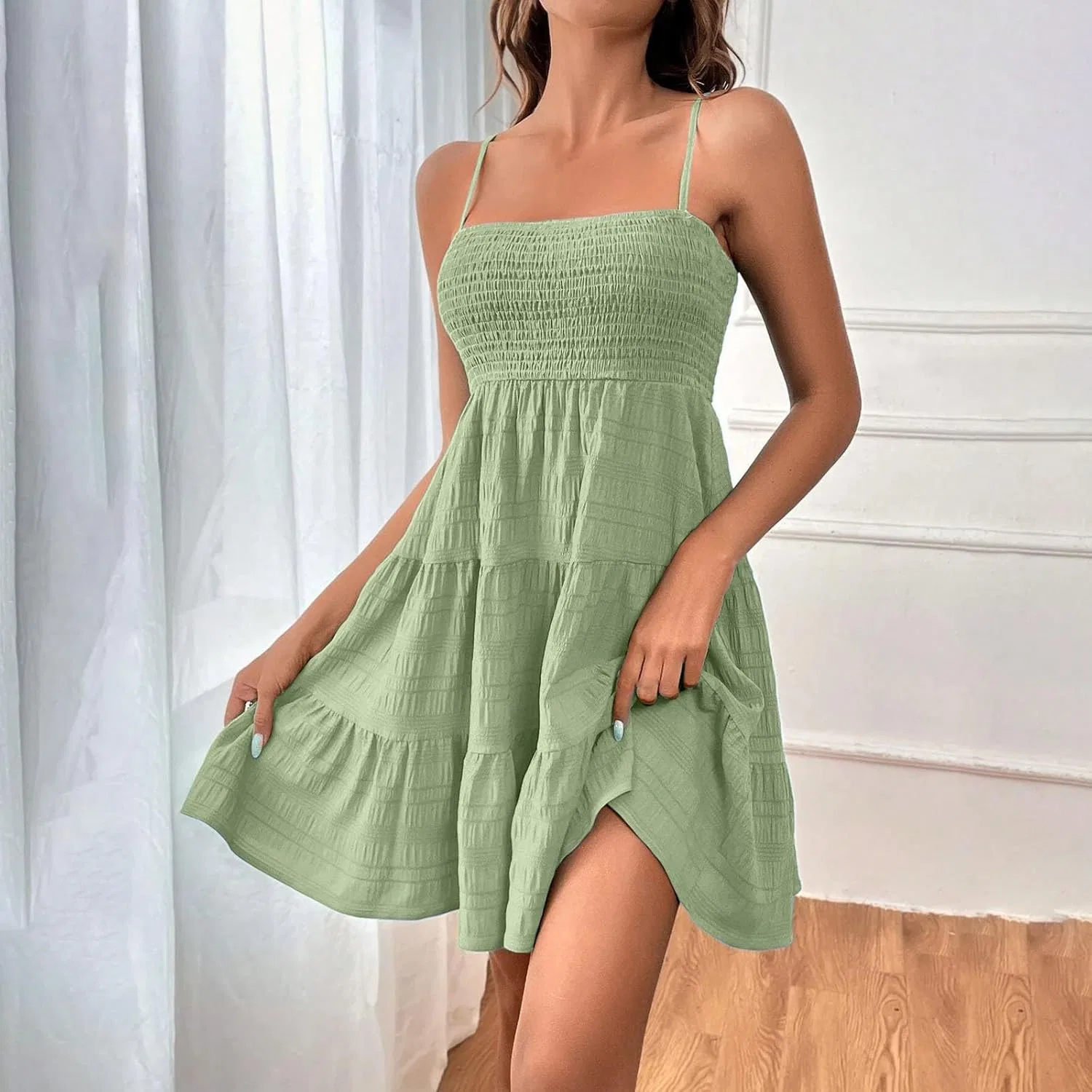 Женское мини-платье на бретелях с смок-деталями, Mint Green — фото 3