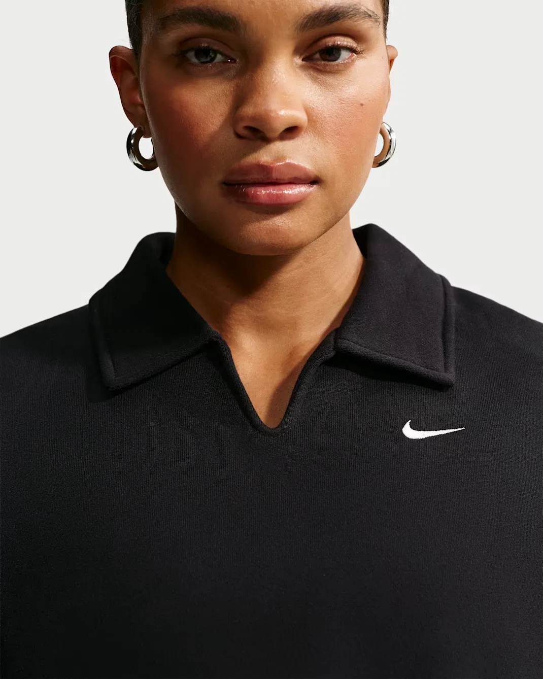 Женская укороченная рубашка-поло свободного кроя Nike Studio Fleece Medium Weight, Total Black/Sail — фото 3