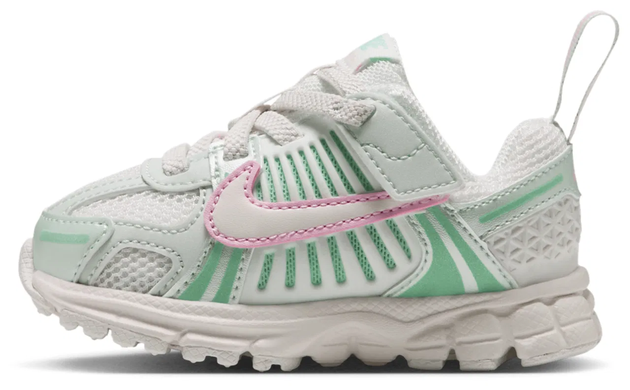 Детские кроссовки для мальчиков с технологичным дизайном Nike Vomero 5, Pink Foam/Sail/Sail — фото 2