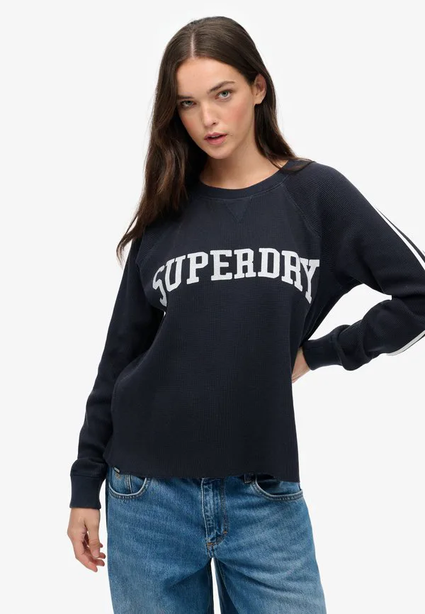 

Спортивная футболка с длинными рукавами и графическим принтом Superdry & Co, Eclipse Navy, Синий, Спортивная футболка с длинными рукавами и графическим принтом Superdry & Co, Eclipse Navy