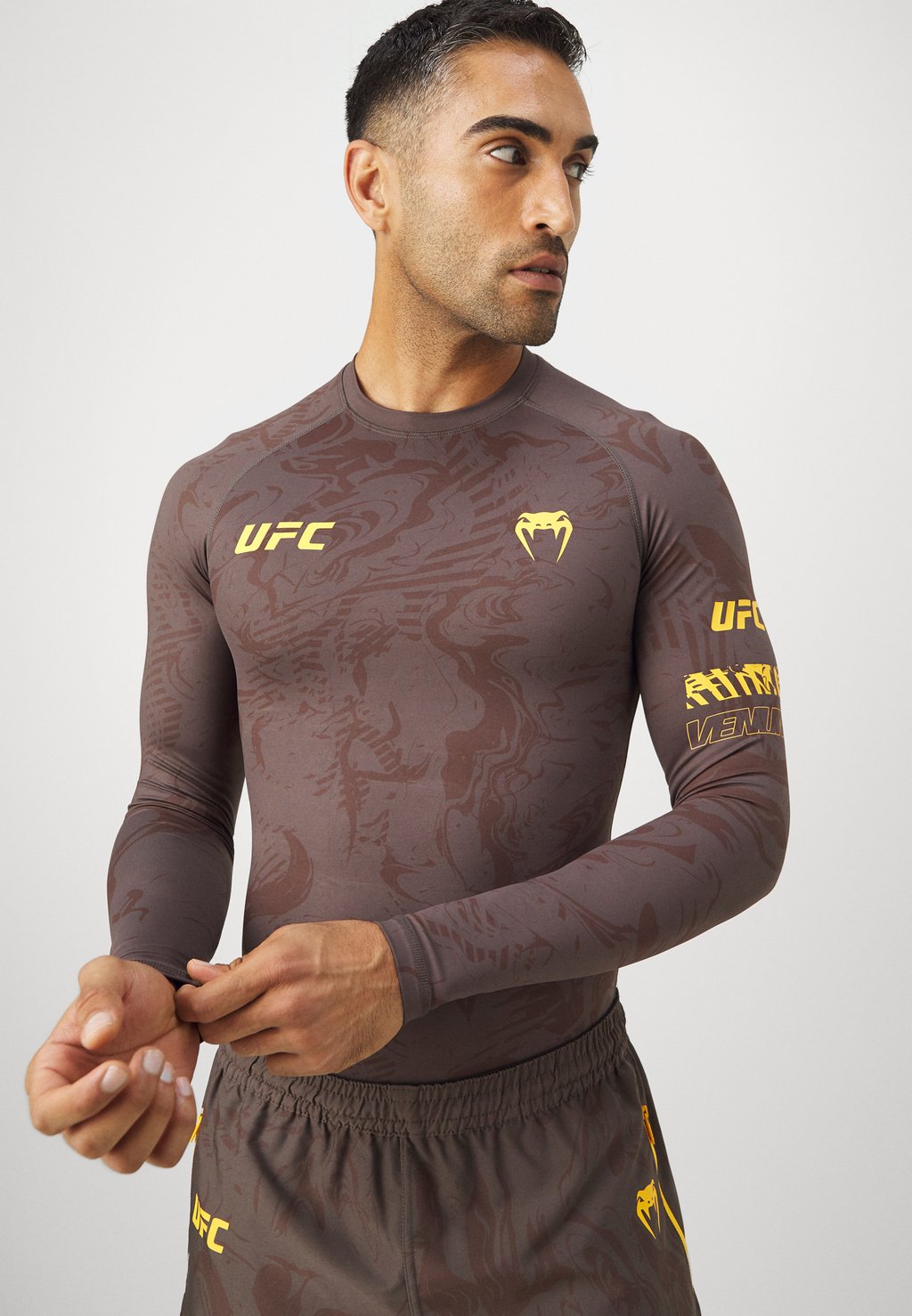 

Топ с длинными рукавами UFC FIGHT WEEK MENS RASHGUARDS Venum, темно-коричневый