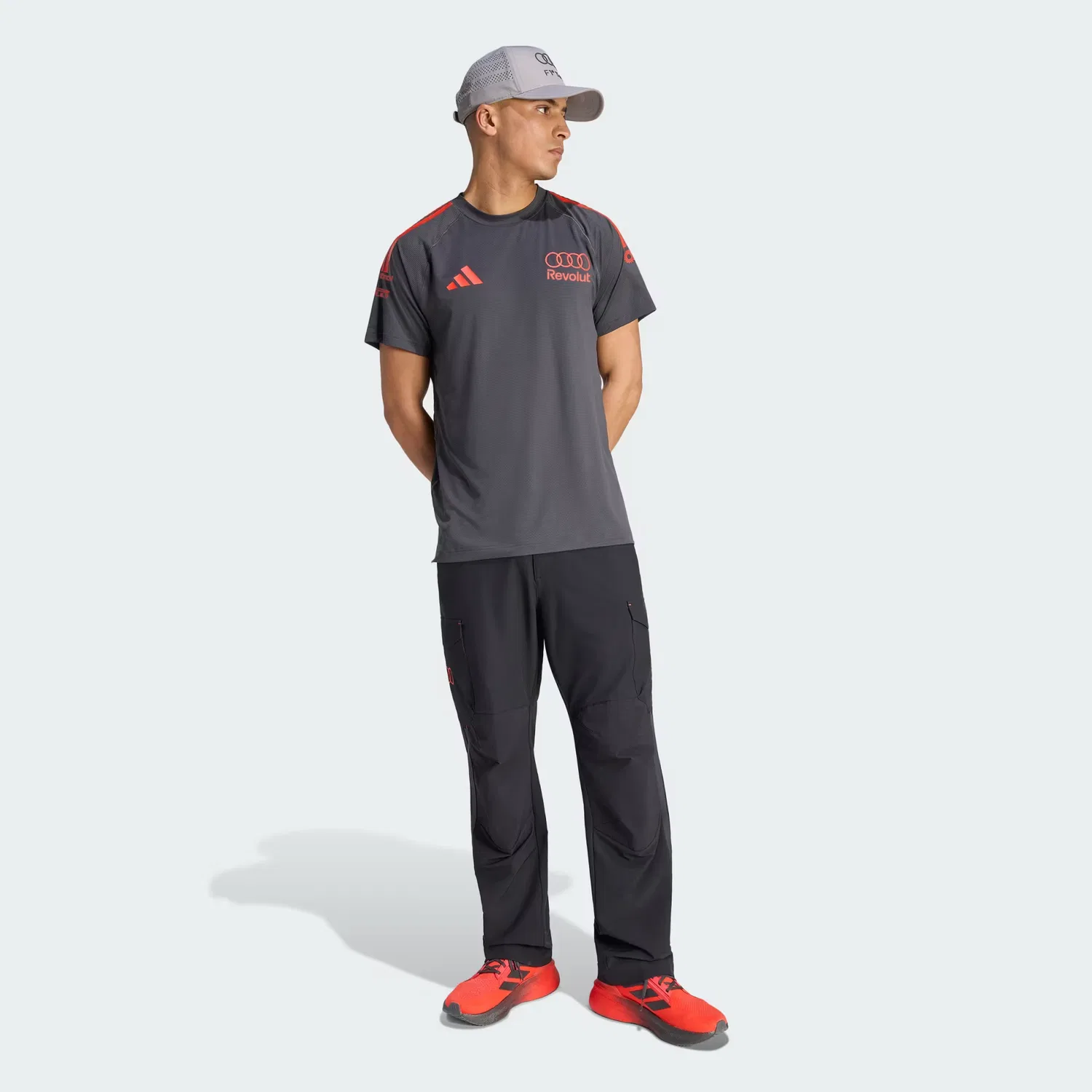 Мужская футболка приталенного кроя Audi Revolut F1 Team Mechanics Adidas Performance, Utility Black/Hi-Res Red — фото 3