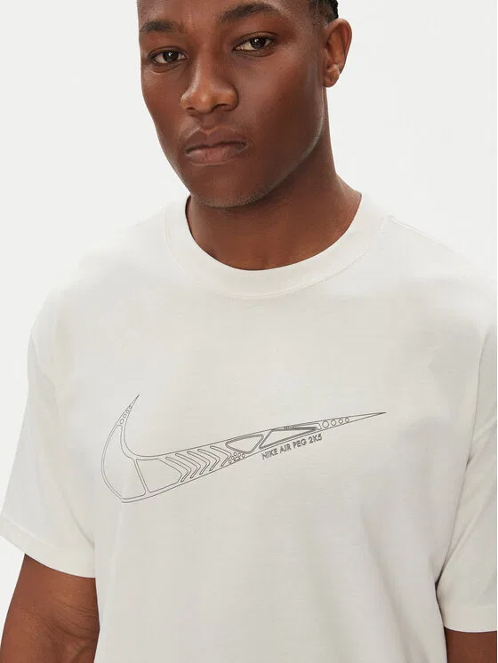 Футболка regular fit Nike, кремовый — фото 4