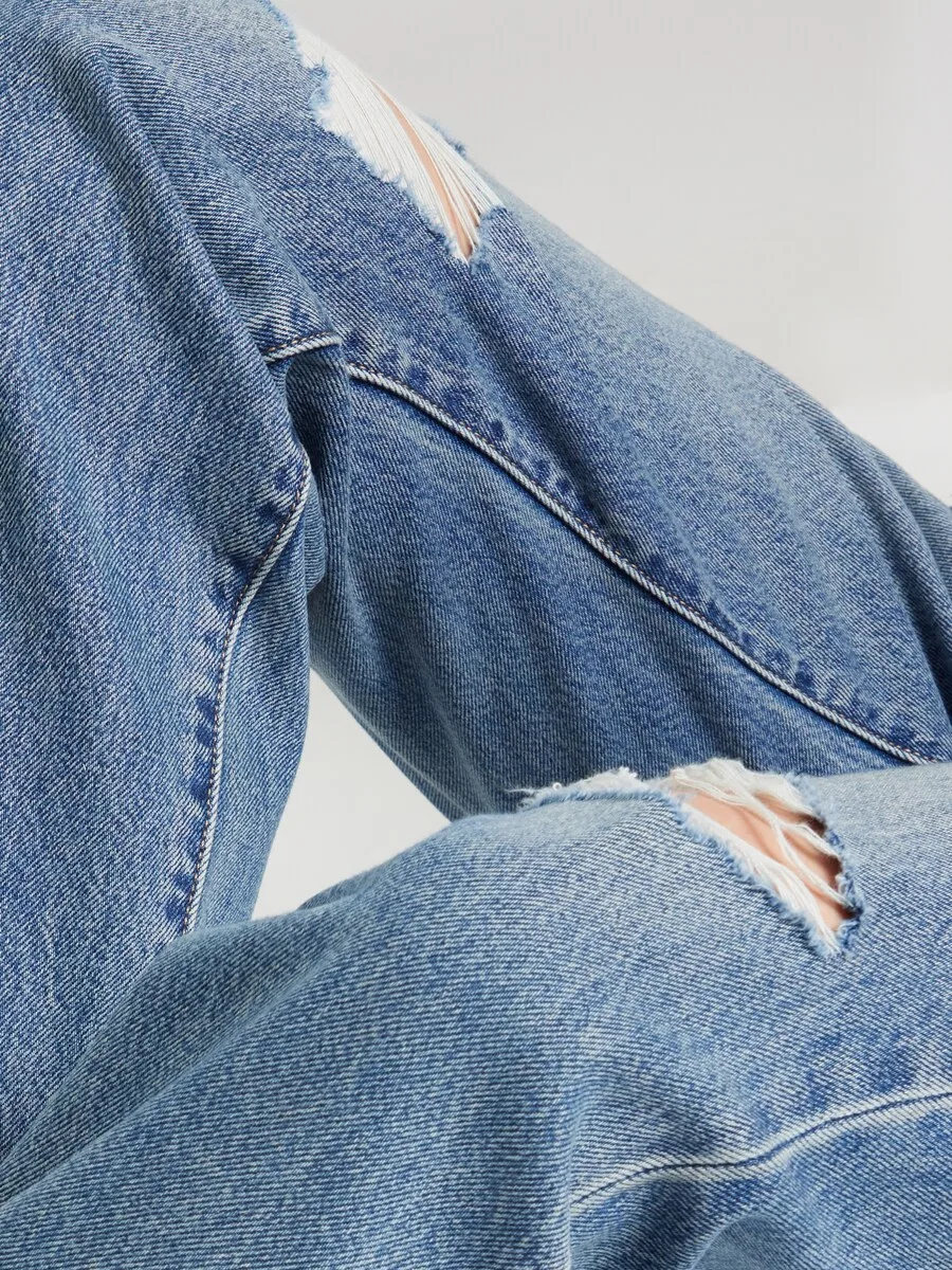 Джинсы LEVI'S свободного кроя 'EASY DAD' синего цвета — фото 2