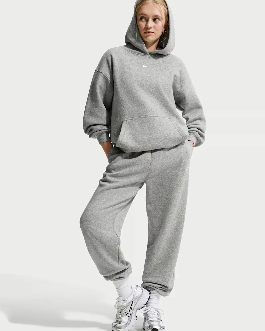 Свободные брюки для девочек Nike Sportswear Studio Fleece, Dark Grey Heather/Particle Grey/White — фото 4