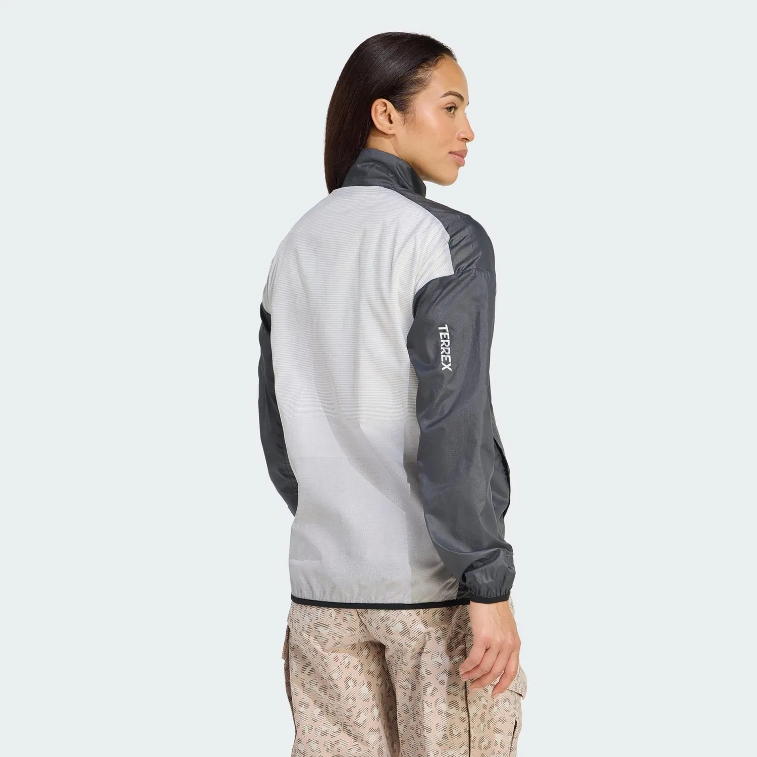 Мужская ветрозащитная куртка Terrex Multi CLIMA365 Windweave Adidas, Schwarz Weiss Dunkelgrau — фото 3