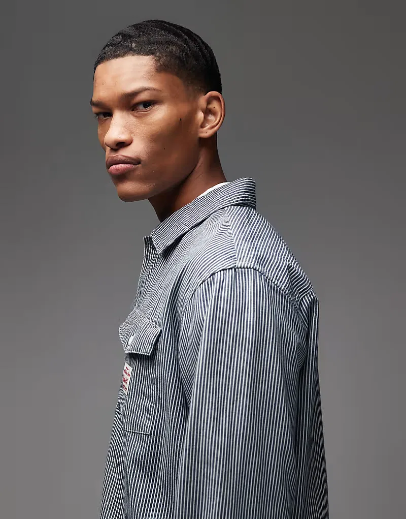 Джинсовая рубашка Levi's Workwear Capsule в синюю полоску с биркой с логотипом — фото 4