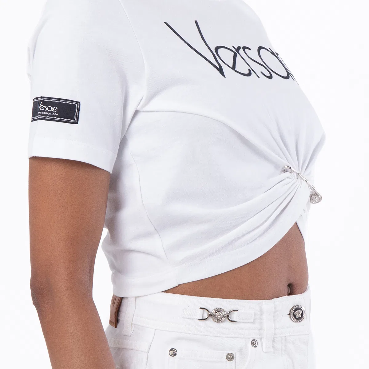 Футболка укороченная с вышивкой Safety Pin 1978 Logo Versace, White/Black — фото 2