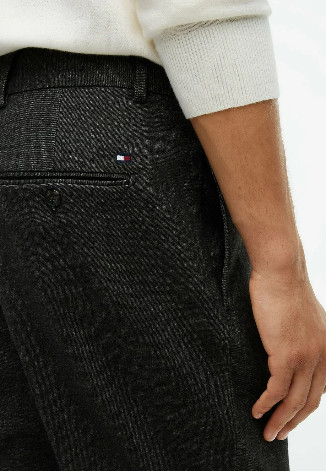 Однотонные классические брюки-чиносы из ворсистой ткани Tommy Hilfiger, Black — фото 3