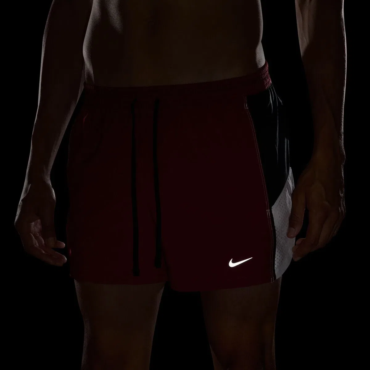 Мужские шорты для бега с технологией Dri-FIT Nike, Team Crimson/Black/Reflective Silv — фото 2