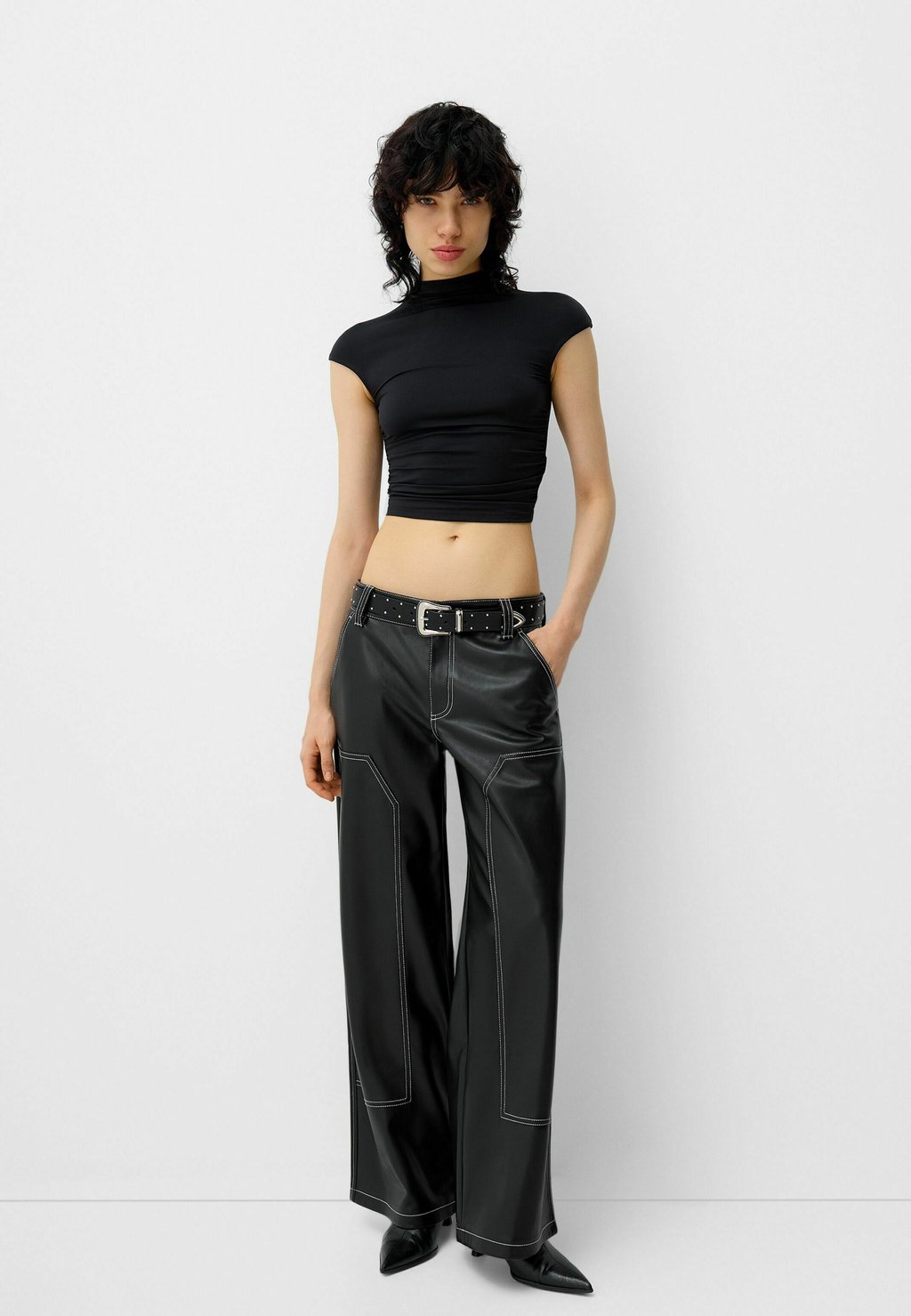 

Брюки CONTRAST EFFECT WITH BELT Bershka, черный