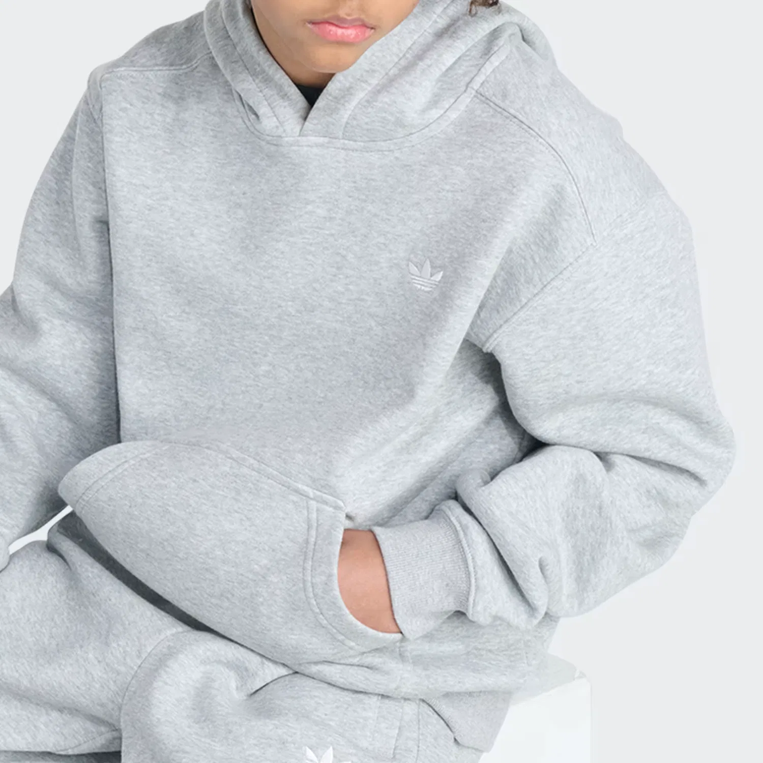 Детское худи на флисовой подкладке с капюшоном Essential Heather Fleece Adidas Originals, серый меланж — фото 3