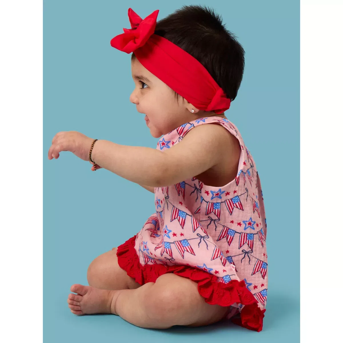 Детский комплект для девочек из хлопковой марли с моделью Clover Bows & Wishes RuffleButts, American Sweetheart — фото 4