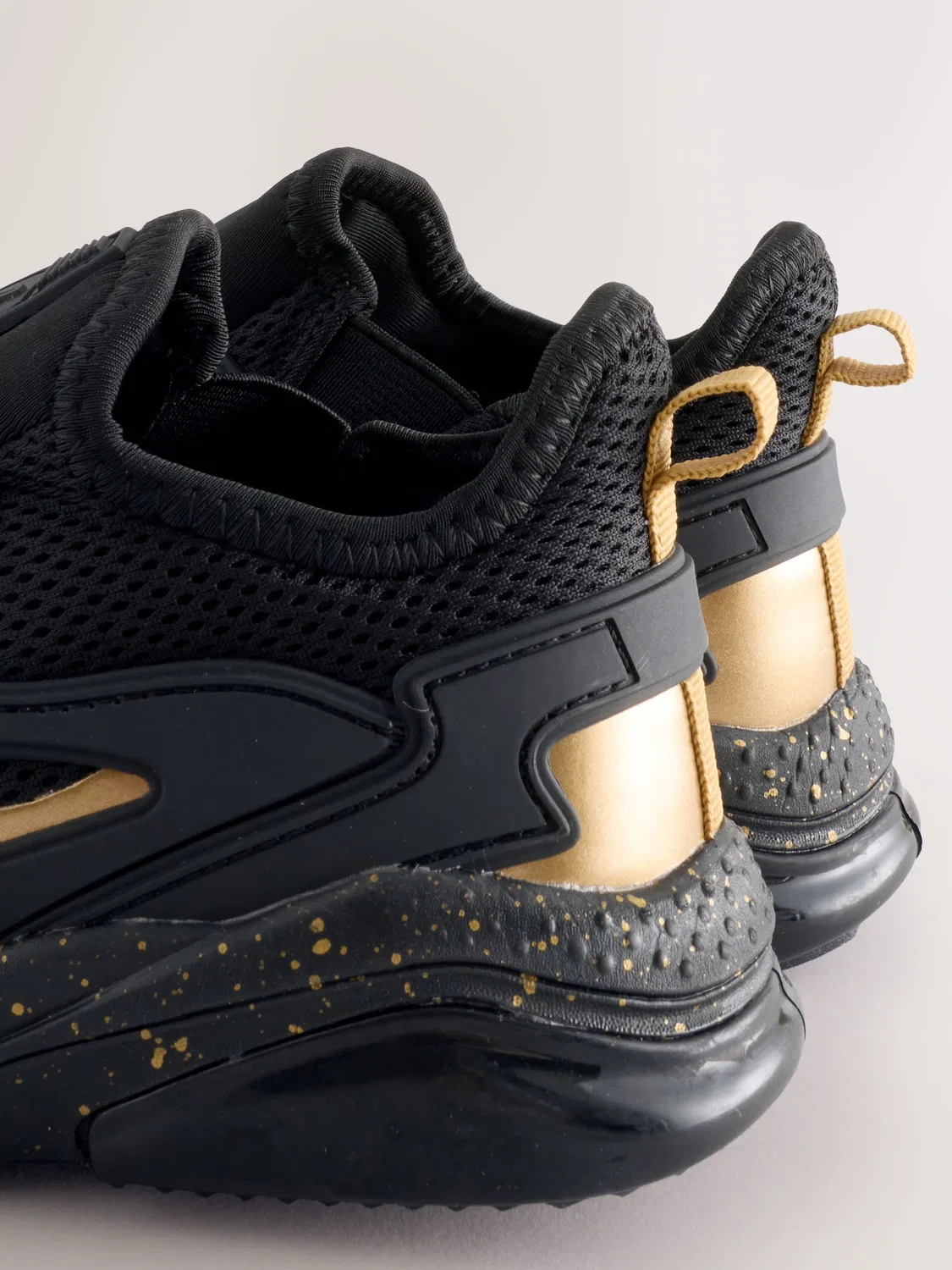 Кроссовки на эластичных шнурках Next Black/Gold — фото 4