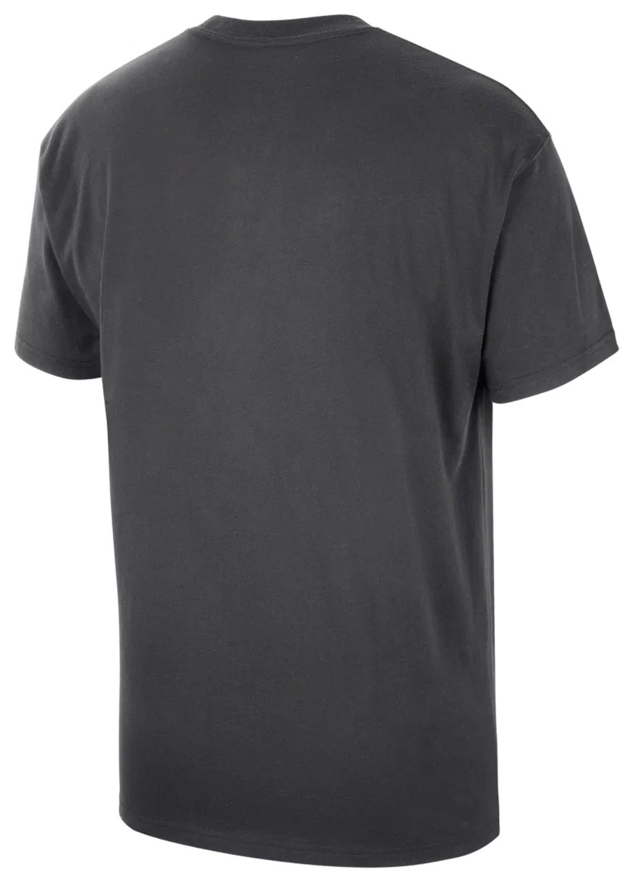 Мужская футболка из хлопка с командной графикой Bulls Travel T-Shirt Nike, серый — фото 2