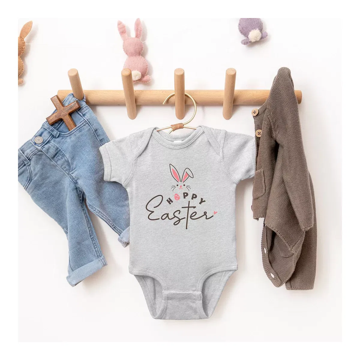 Детский боди с коротким рукавом Hoppy Easter Bunny Egg The Juniper Shop, Heather Grey — фото 2