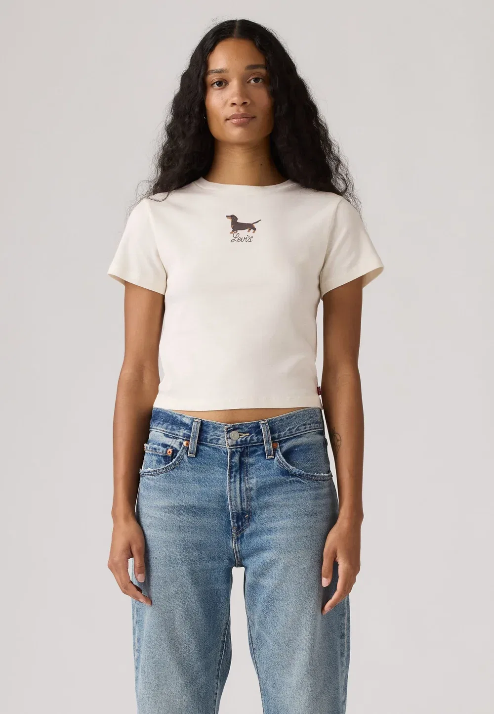 Базовая спортивная футболка - футболка с принтом Levi'S, Egret — фото 2