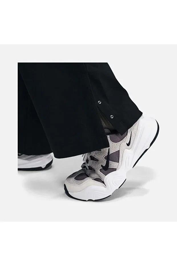 Женские брюки клеш с застежкой на кнопки из твила Sportswear collection Nike, Black — фото 4