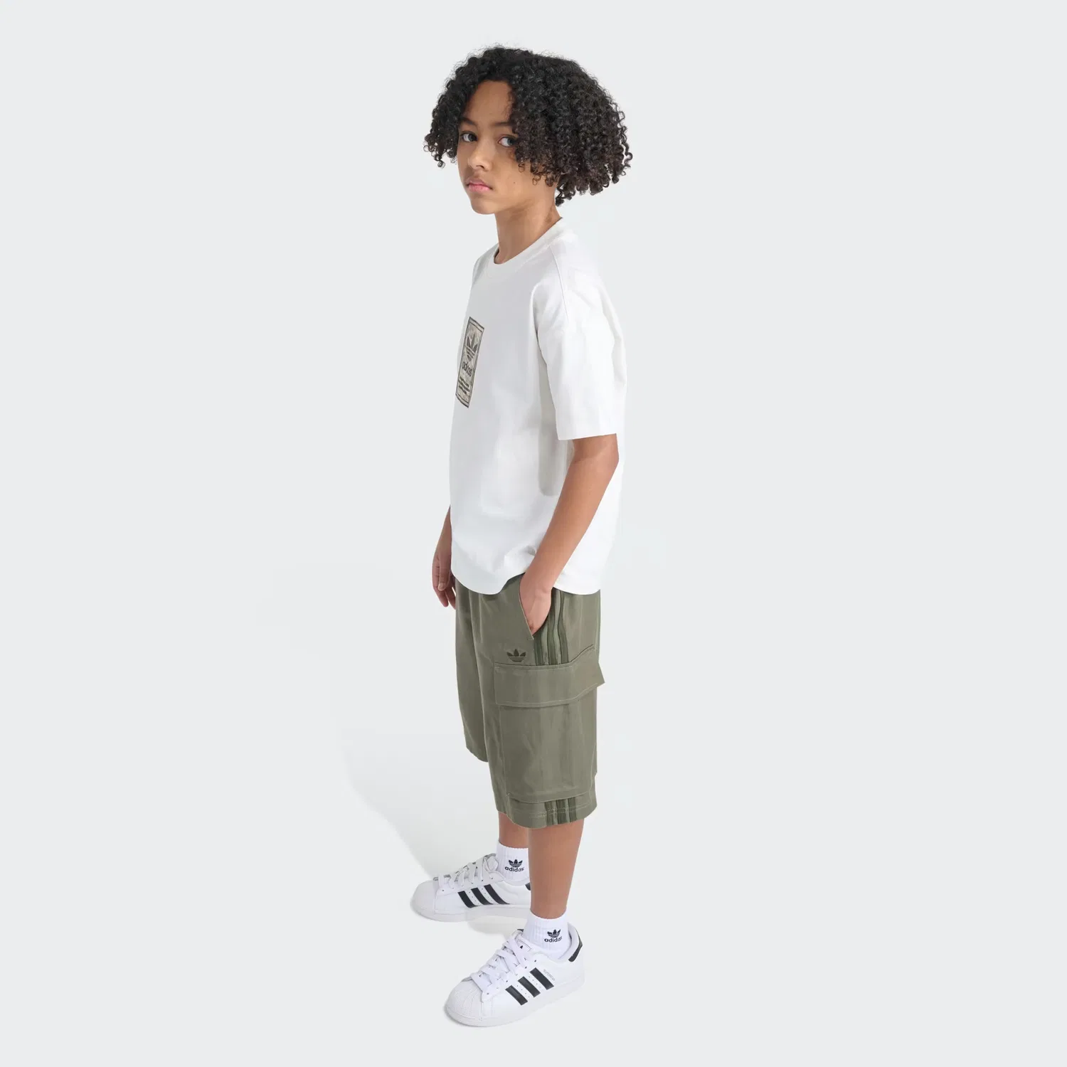 Детские шорты свободного кроя Originals Elastic Waistband 3-Stripes Cargo Jort Adidas Originals, оливковый — фото 2