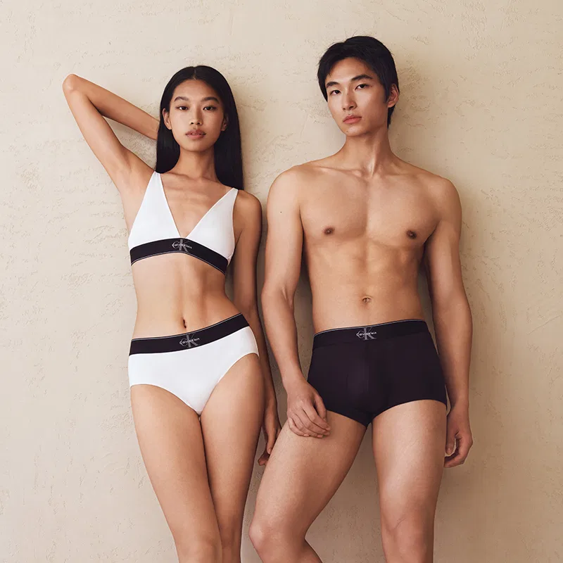 Женский бюстгальтер с принтом 2Y1-Letter All over Print Black Calvin Klein, Black — фото 4