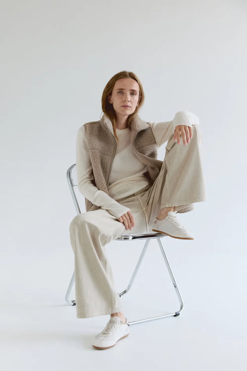 Мама до и после ношения ребенка в жилете из плюшевого флиса H&M, Beige — фото 2