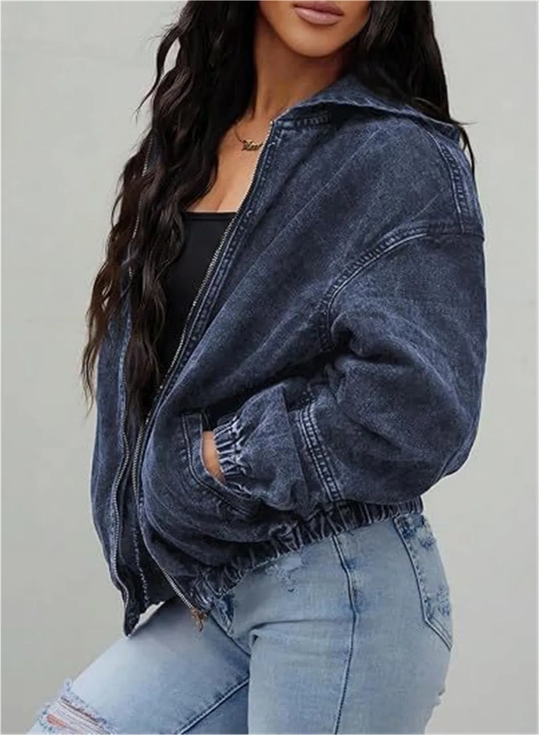 Женская джинсовая куртка oversize с капюшоном и молнией, черная, Blue — фото 4