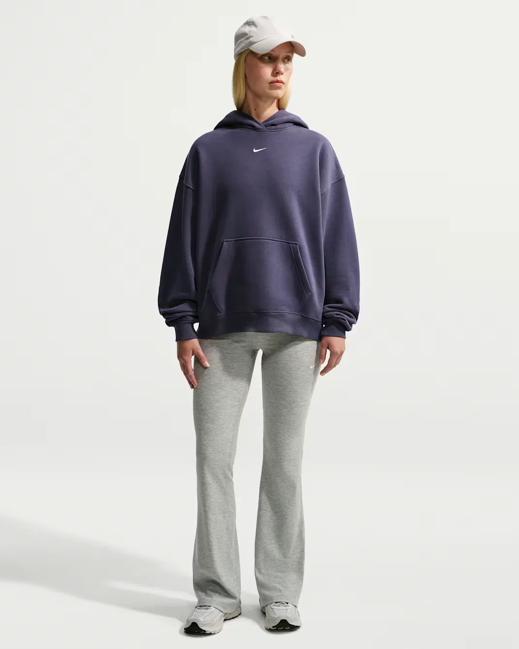 Женская толстовка с капюшоном оверсайз Nike Studio Fleece Medium Weight, Gridiron/Sail — фото 4
