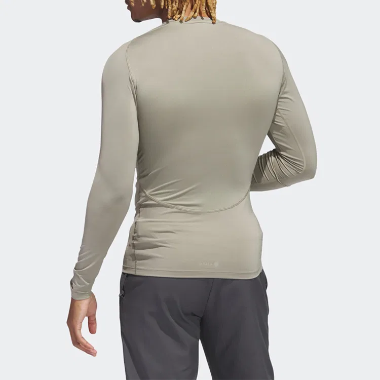 Мужская футболка с длинным рукавом Adidas, Цвет Pebble Silver Gray — фото 4