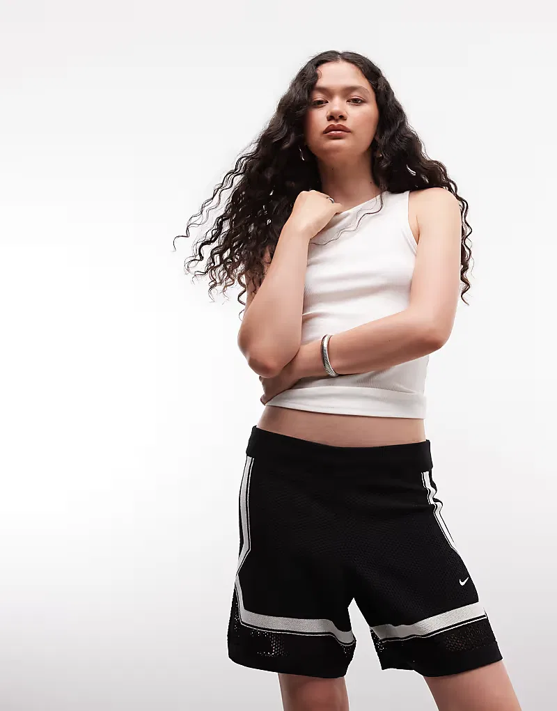 Вязаные шорты Nike Sportswear Chill с поясом, черный — фото 2