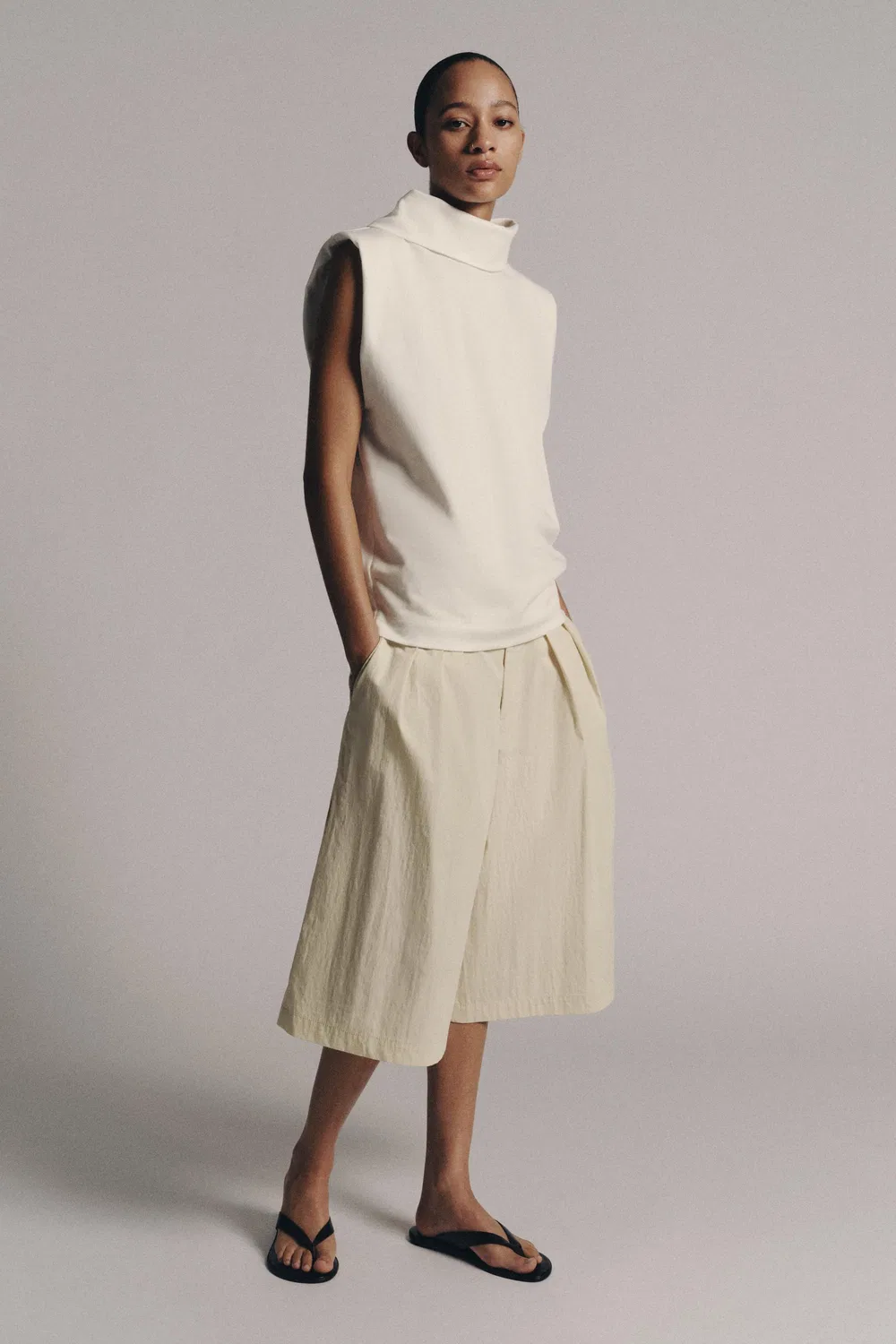 Топ с высоким воротником и подплечниками ZARA, White