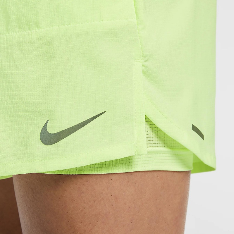 Nike Мужские спортивные шорты Dri Fit светло-желто-зеленый — фото 4