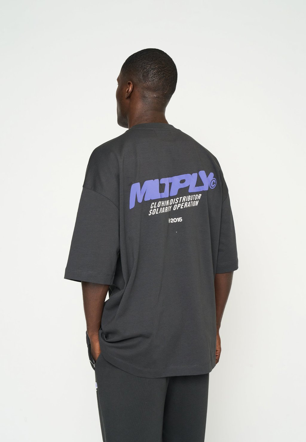

Футболка с принтом OVERSIZE SOLIDARITY Multiply Apparel, антрацит