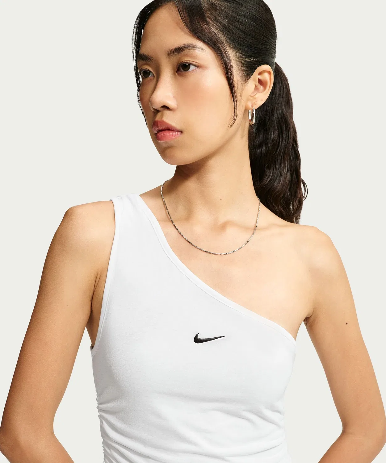 Женский топ без рукавов с одним плечом NIKE AS WMNS TIGHT ONE SHOULDER TANK TOP, Белый — фото 2