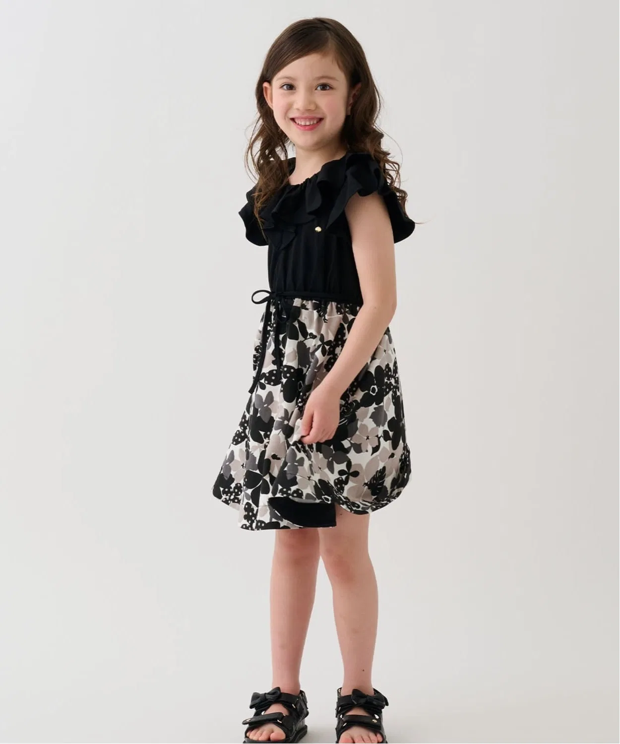 Детское платье для девочек с цветочным принтом, без рукавов, Black Floral Ruffle Sleeve, kate spade new york kids, Черный — фото 2