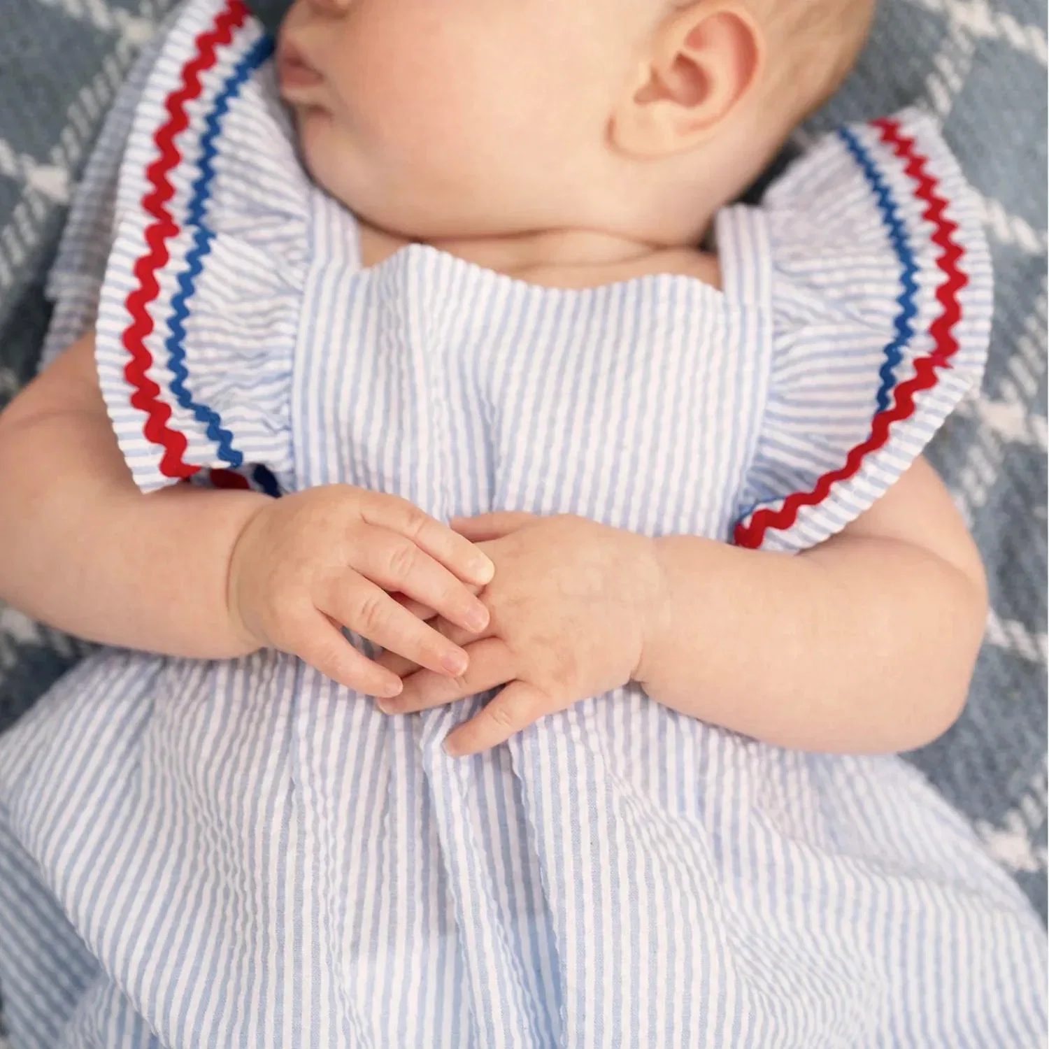 Детский боди-комбинезон с магнитной застежкой и оборками Seersucker Stripe Magnetic Me, Seersucker Stripe — фото 3