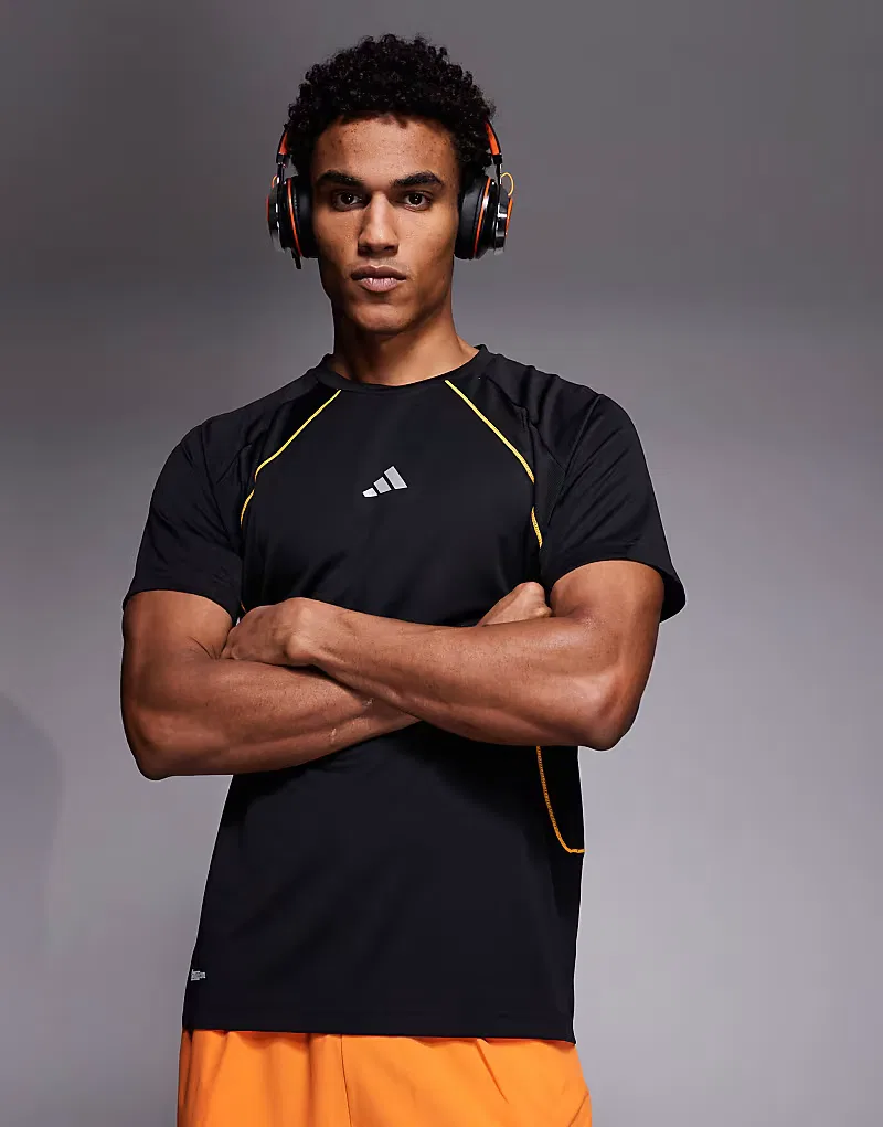 Тренировочная футболка Adidas Climacool в черно-оранжевом цвете