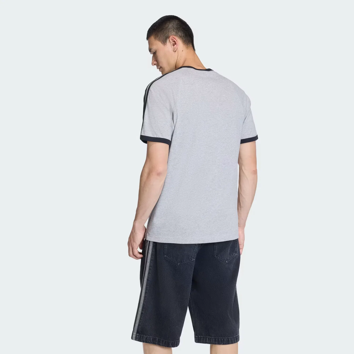 Мужская футболка с полосами на рукавах 3-Stripes T-Shirt Adidas Originals, серый меланж — фото 3