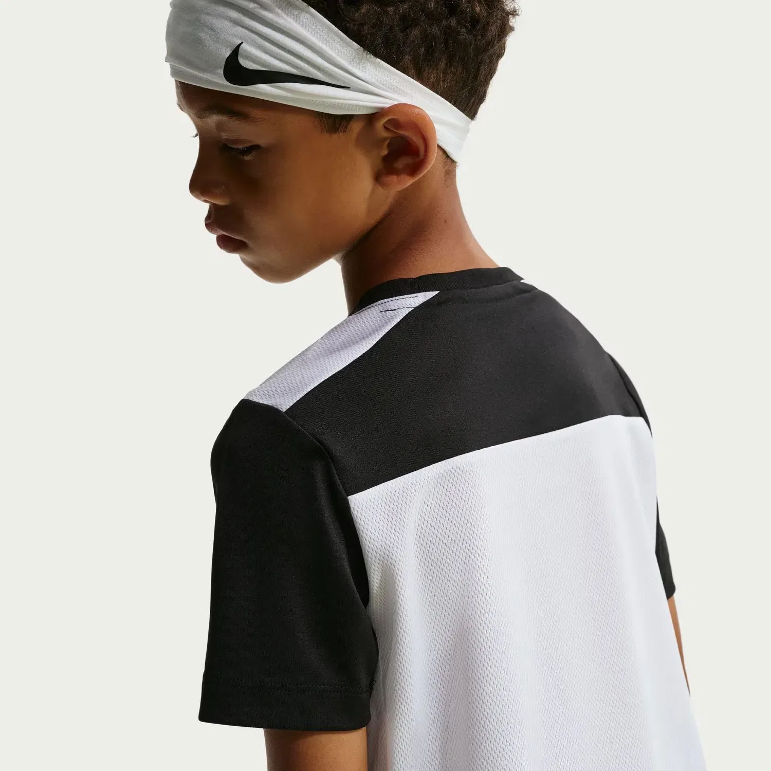 Детская футболка для мальчиков с технологией Dri-FIT Academy+ Nike, Black — фото 4