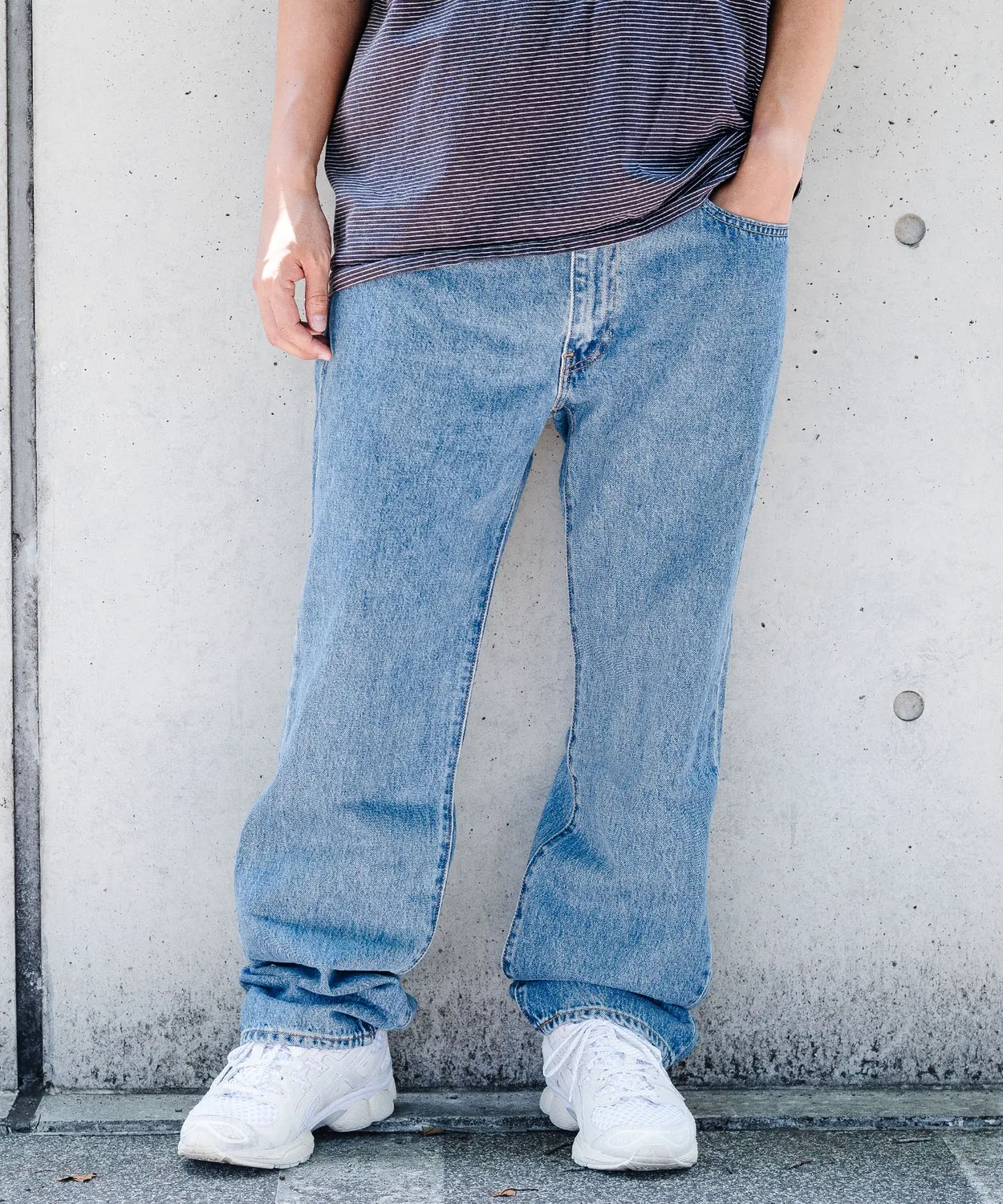 Джинсы Relaxed Straight Levi's 555 из хлопка, цвет индиго — фото 2