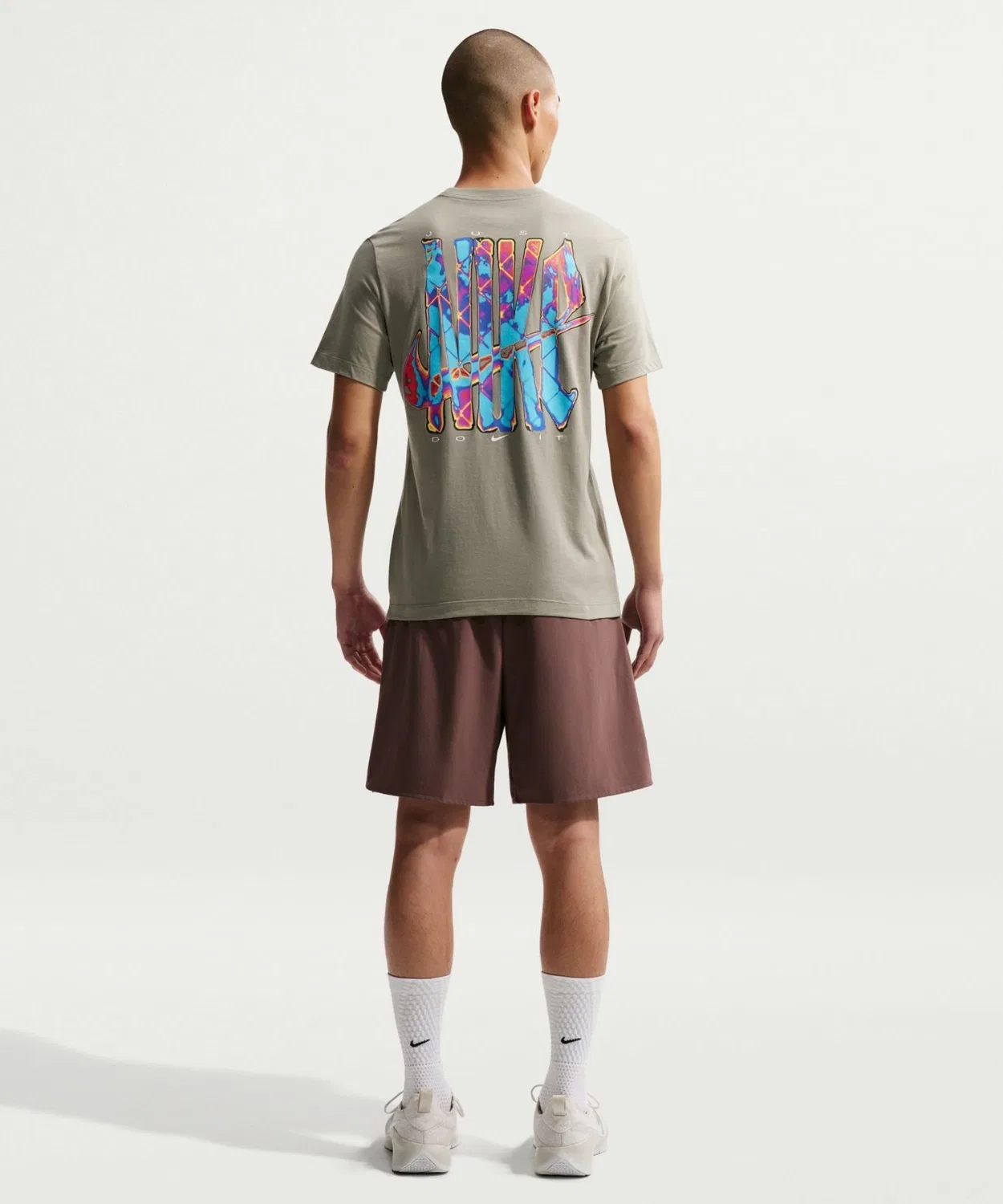 Мужская футболка с коротким рукавом и принтом на спине NIKE STD TRAIN THERMAL S/S T-Shirt, Brown — фото 4