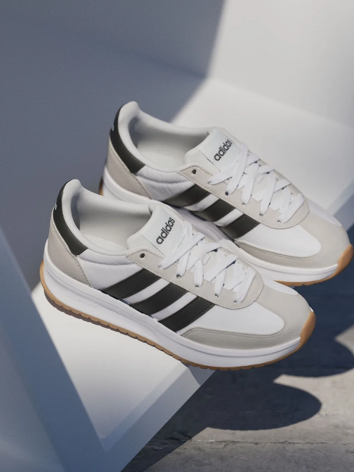 Кроссовки беговые Run 70s 2.0 adidas, белый/черный/серый — фото 4