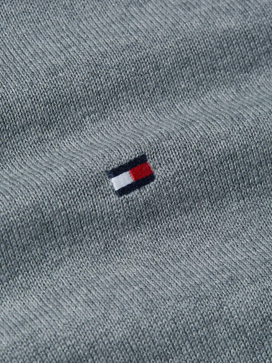 Свитер TOMMY HILFIGER 'ESSENTIAL' цвета «базальтово-серый» — фото 4