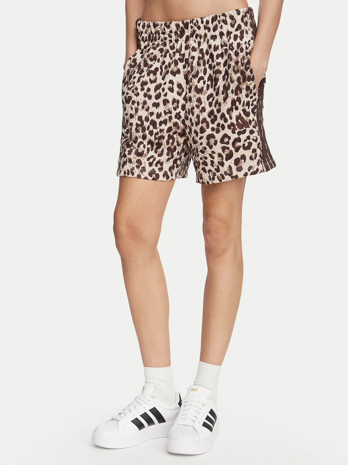 Женские спортивные шорты стандартного кроя Seasonal Essentials Animal Print Adidas, бежевый