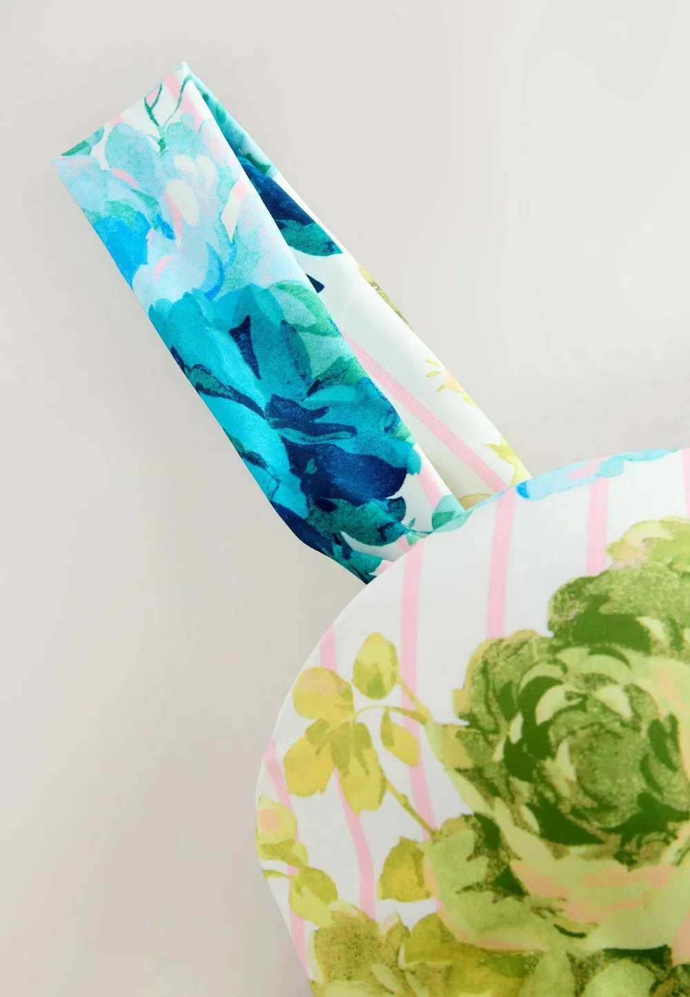Стандартный крой - бикини-топ на косточках-бандо Next, Pink Stripe Blue Floral — фото 3